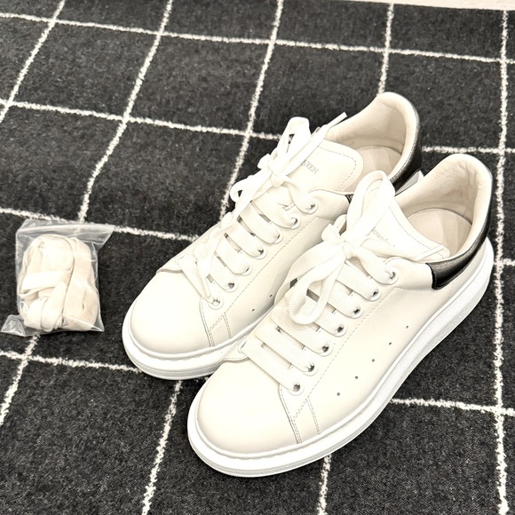 Authentic WOMENS Alexander McQueen Sneakers 39 (8-8.5us) - Picture 1 of 8